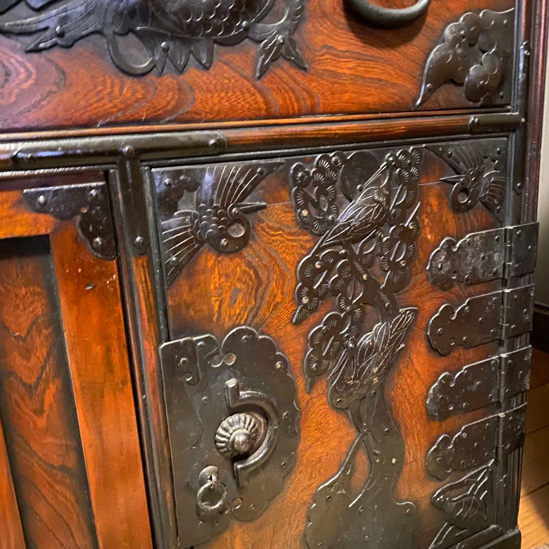 両面使用！木製階段状タンス　アンティーク 龍 両面彫金 引き取り！