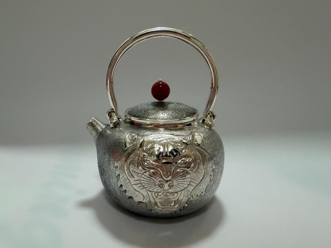 純銀製 龍虎図彫 赤玉摘み 急須 銀瓶 煎茶道具