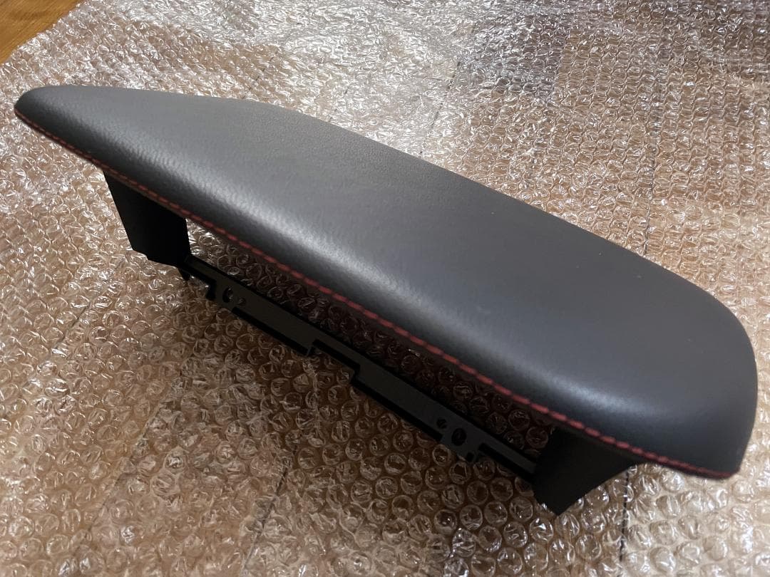 インプレッサ・レヴォーグ用 純正合革貼り赤ステッチ入りアームレスト他内装品3点