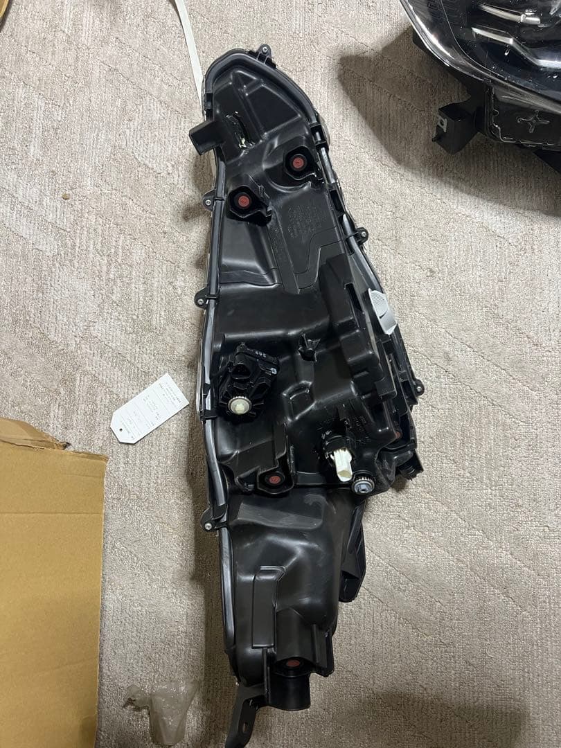 トヨタ　アクア　右　LEDヘッドライト スモークレンズ
