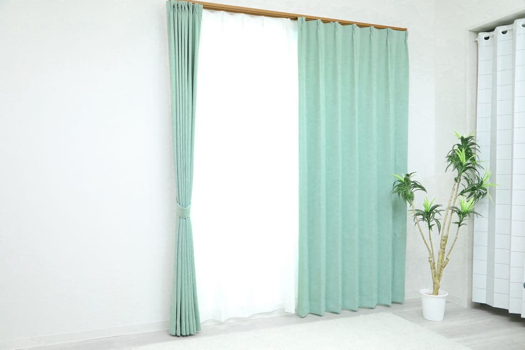 ゆん　1級遮光防炎カーテン　GN 8枚