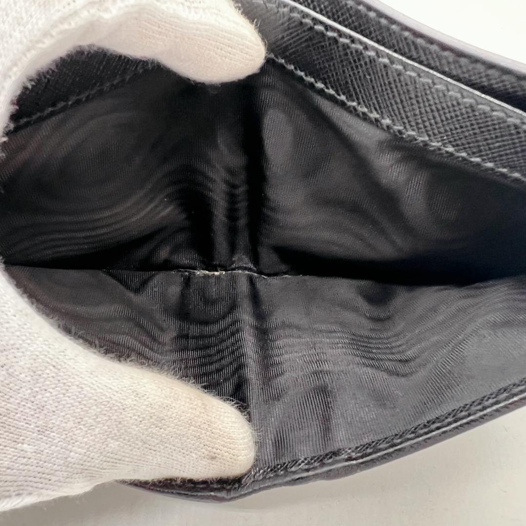 【PRADA】プラダ　サフィアーノ　レザー　二つ折り財布　黒