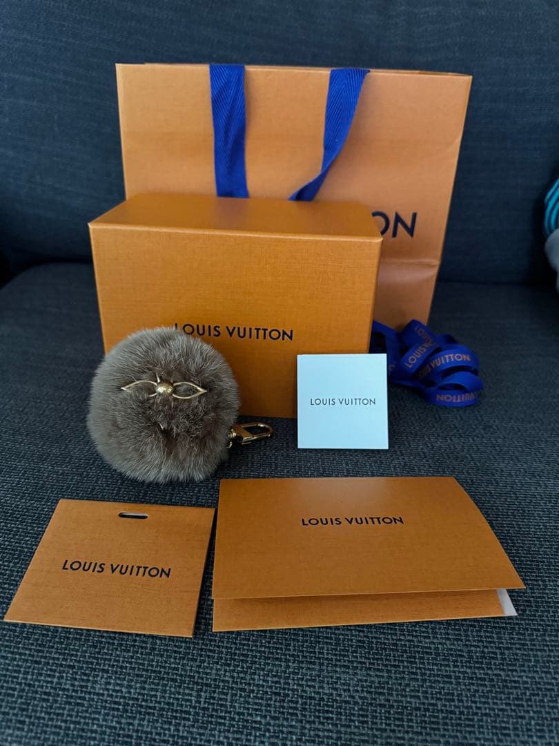 LOUIS VUITTON リアルファーキーホルダー