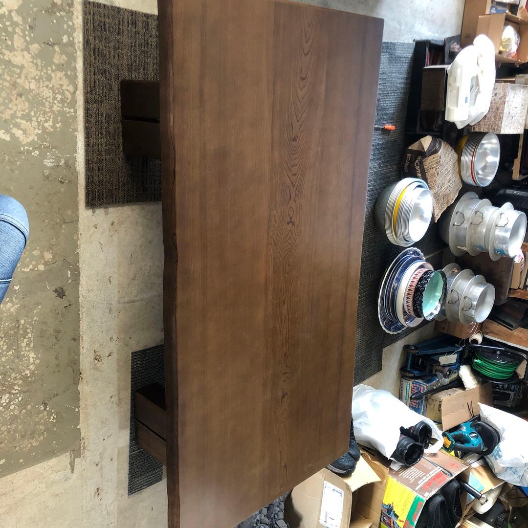 木製ブラウンダイニングテーブル