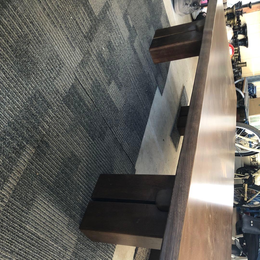 木製ブラウンダイニングテーブル