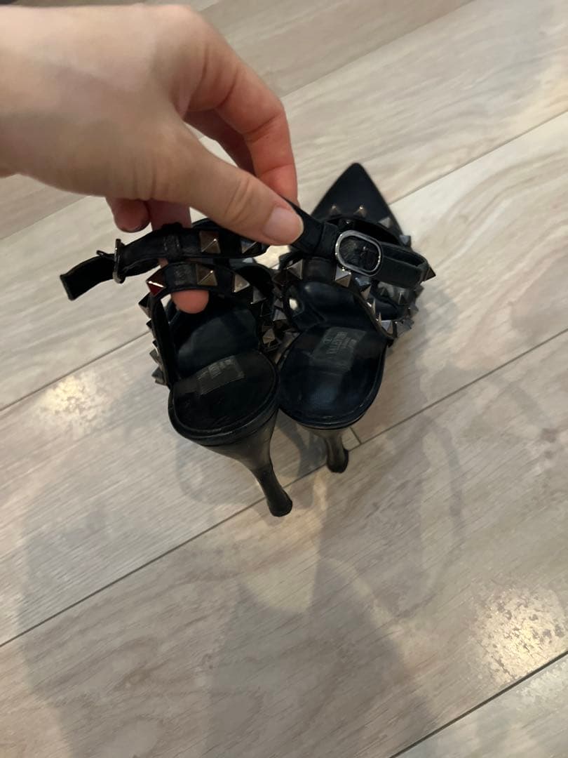 りお12/31までのお取り置きVALENTINO スタッズ付き ハイヒール