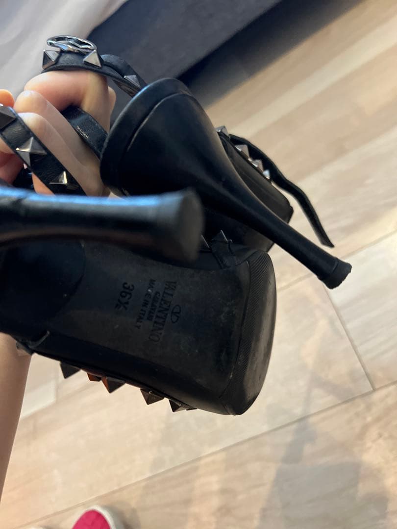 りお12/31までのお取り置きVALENTINO スタッズ付き ハイヒール