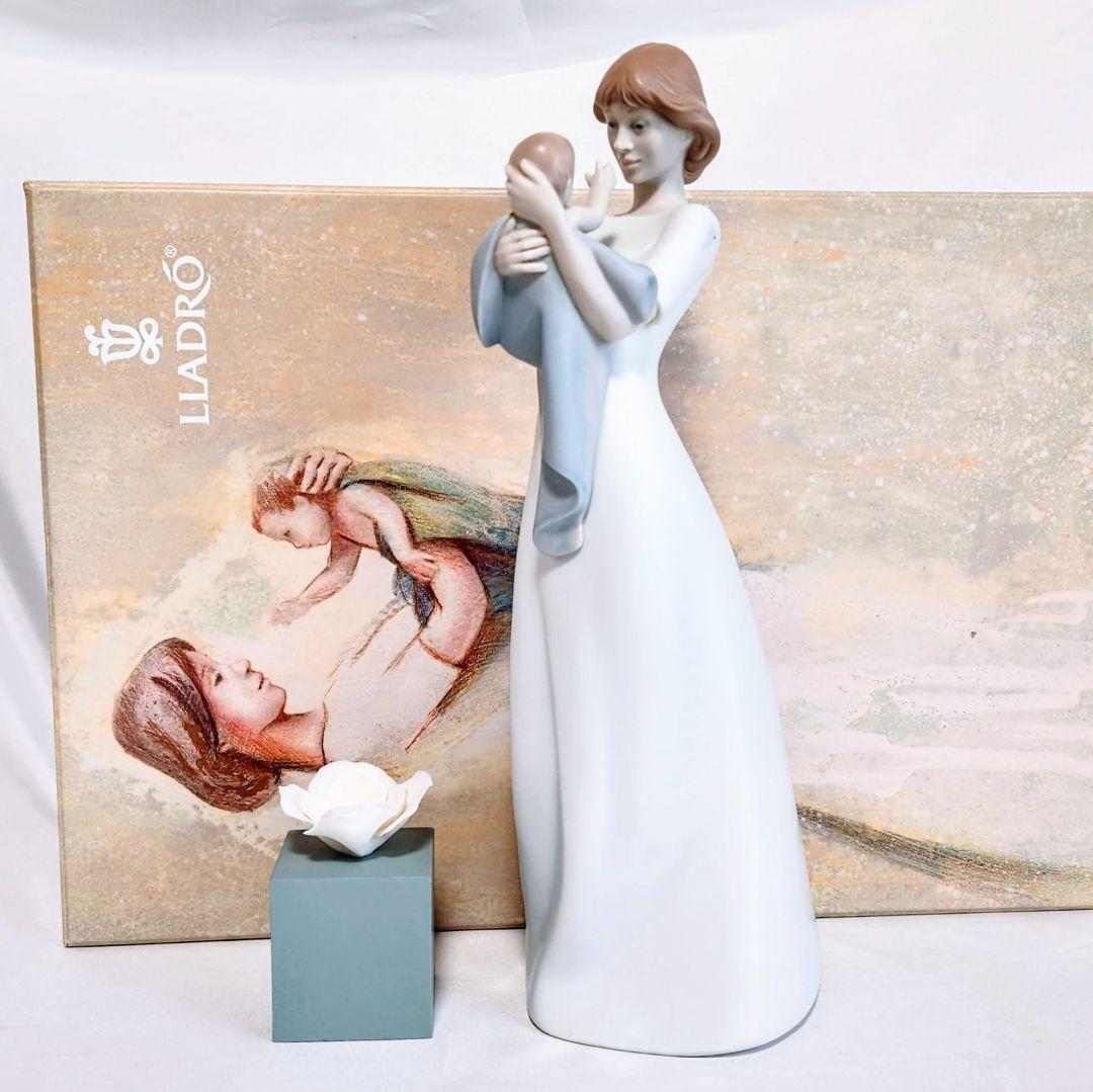 リヤドロ【専用箱付・美品】フィギュリン《かけがえのない宝物》No.8294　置物