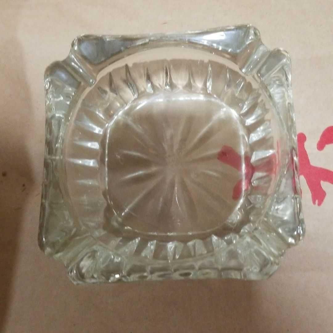 ガラスの灰皿