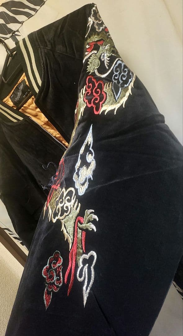 大特価刺繍スカジャン 黒 ベロア