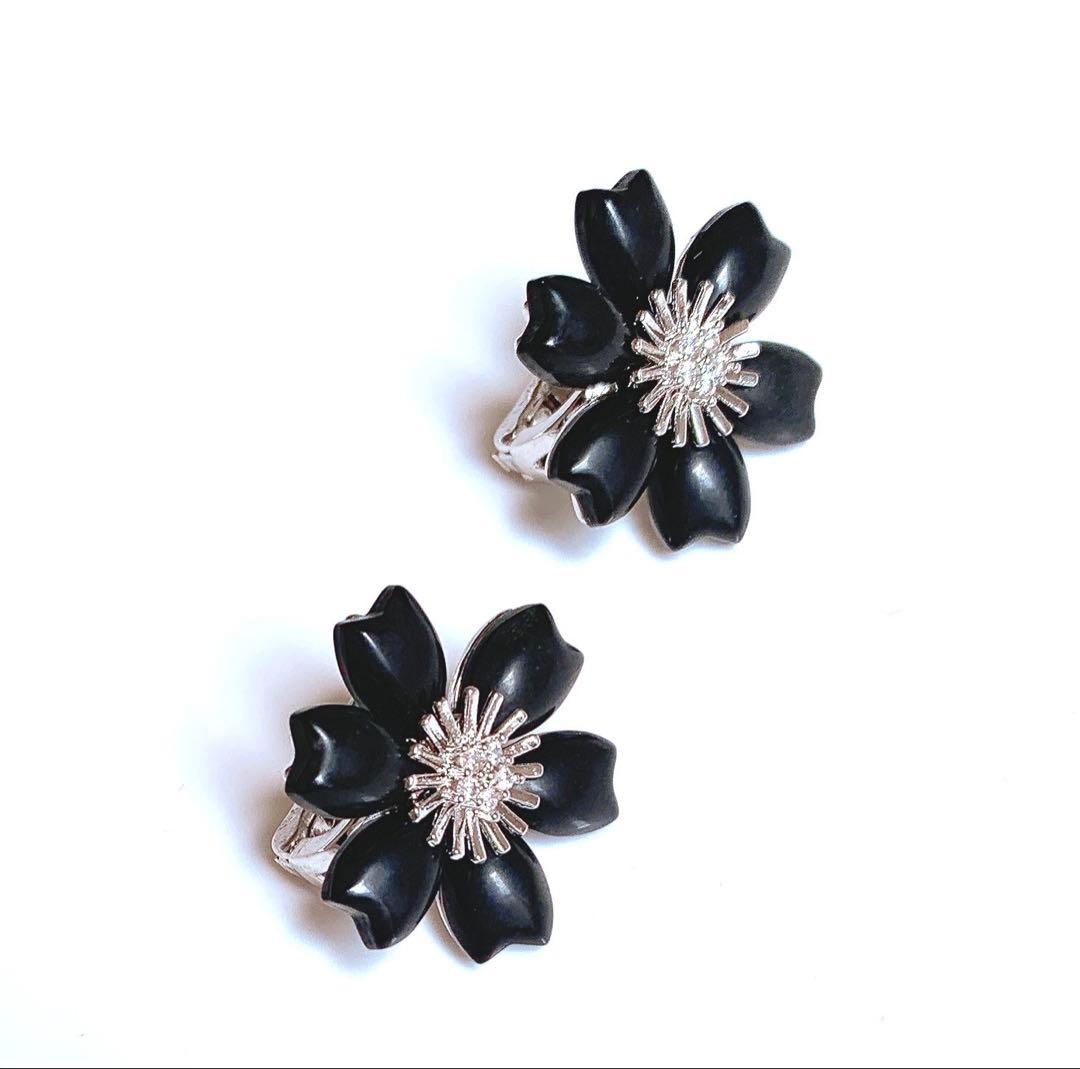 WG ブラック フラワー ダイヤ クリップピアス
