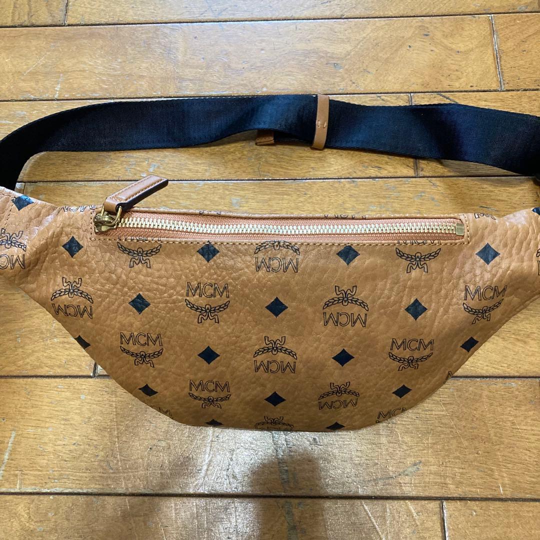 MCM ボディバッグ ブラウンレザー