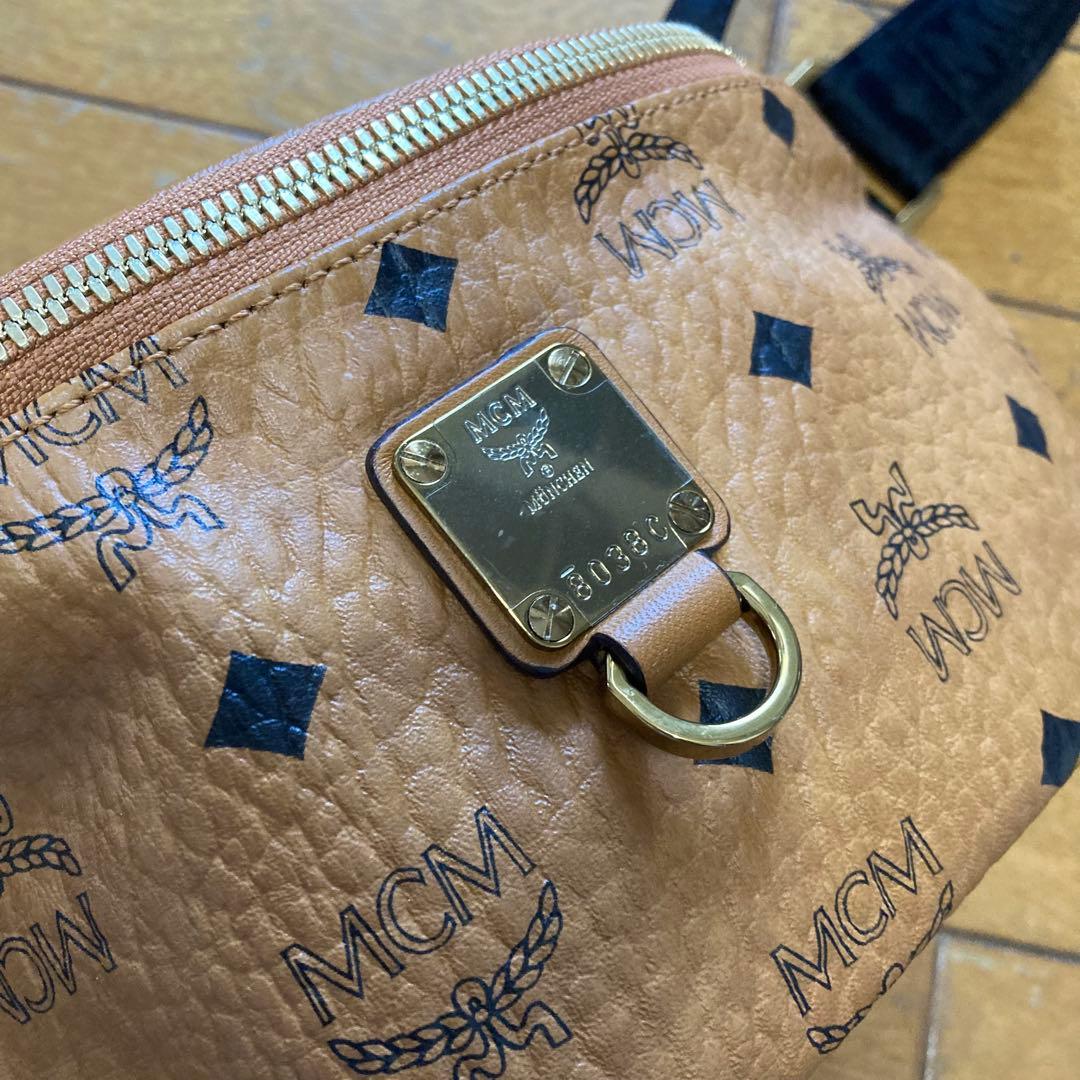 MCM ボディバッグ ブラウンレザー