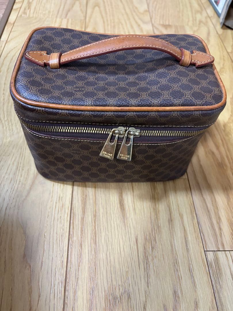 セリーヌバニティポーチ