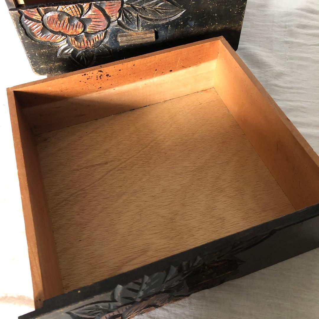 アンティーク花木彫り三段小引き出し