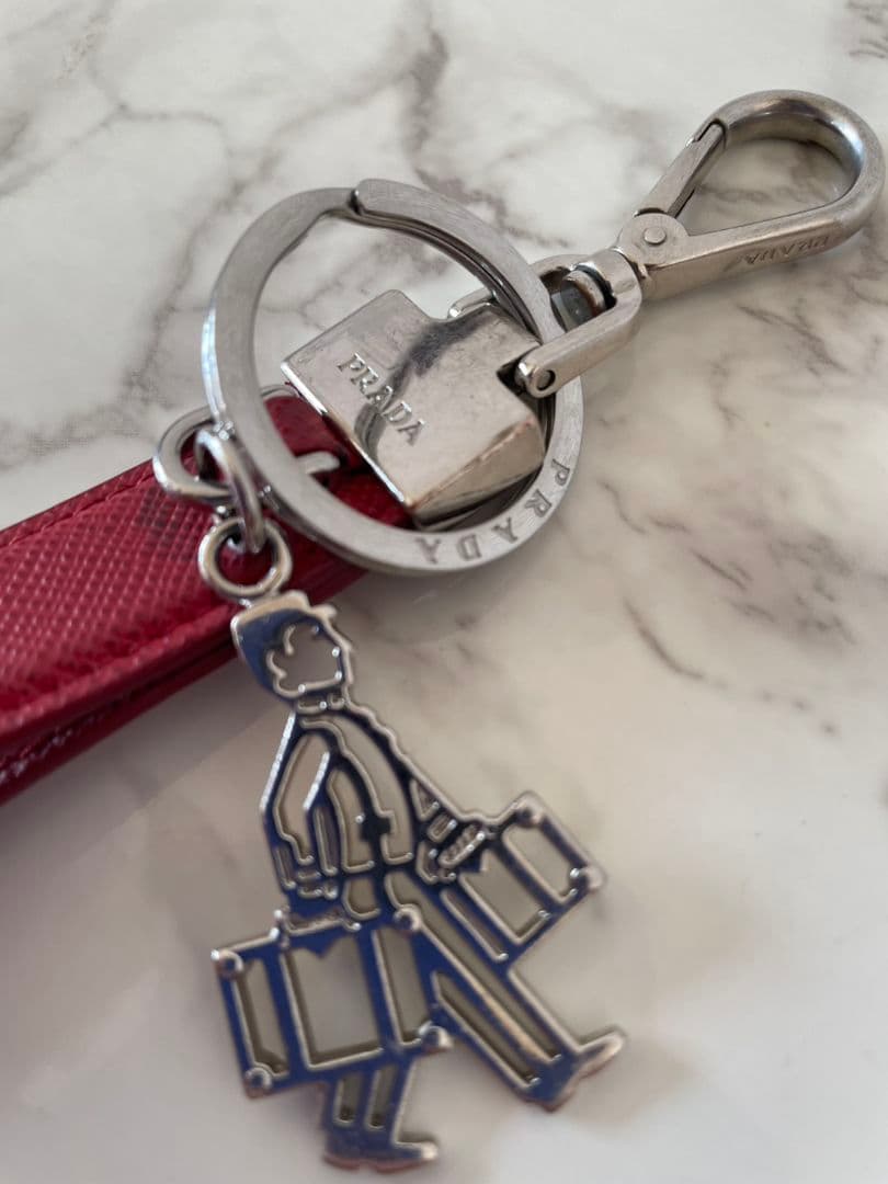 PRADA バーガンディ キーホルダー