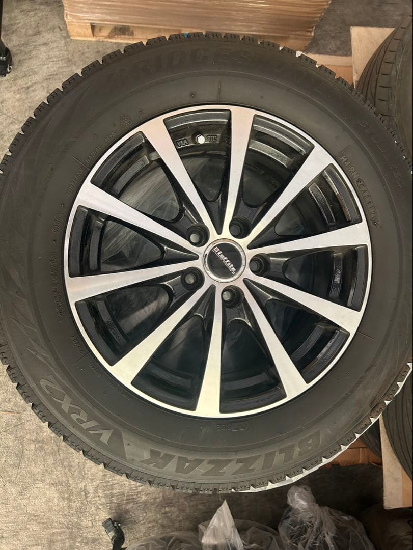 BLIZZAK VRX2 195/65R15 スタッドレスタイヤ プリウス①