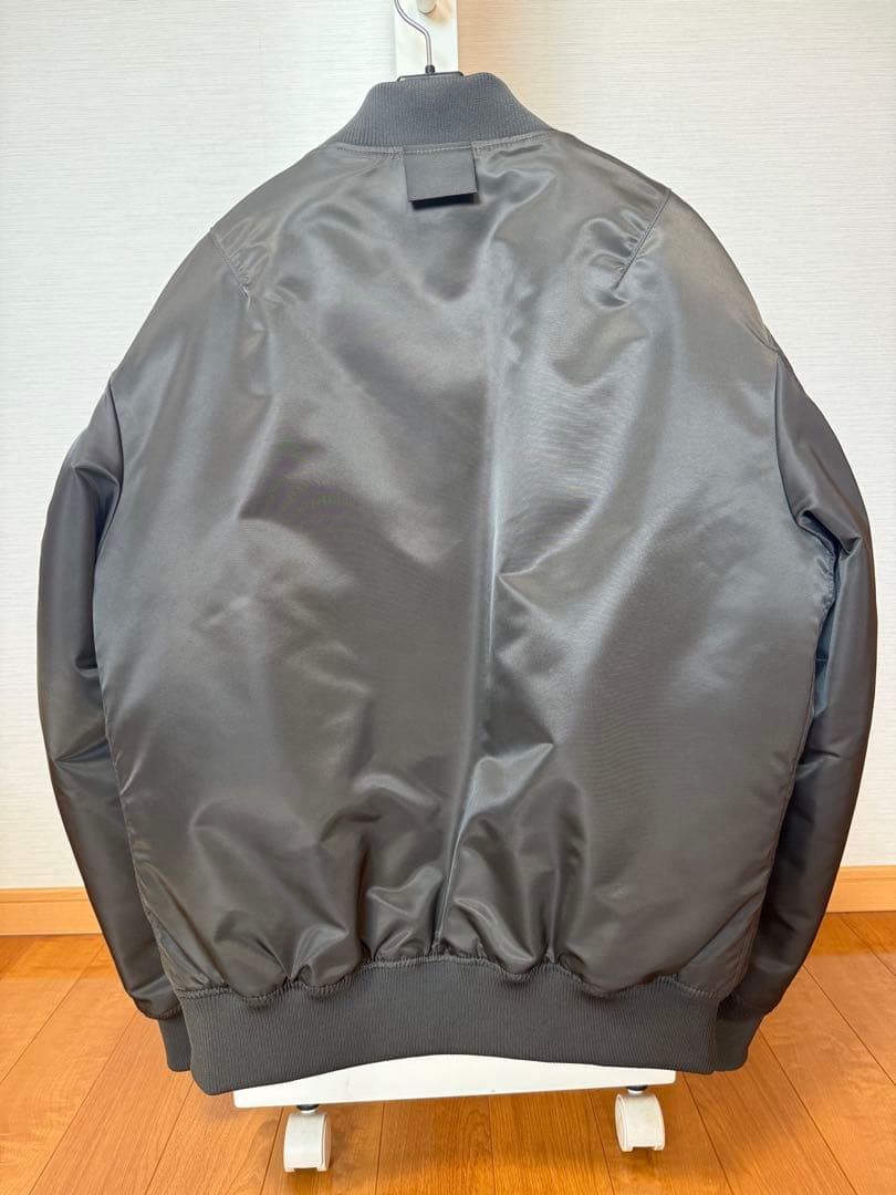 ユニクロ +J ハイブリッドダウン　オーバーサイズ MA-1 ジャケット