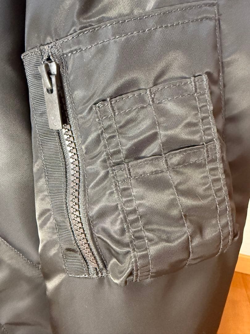 ユニクロ +J ハイブリッドダウン　オーバーサイズ MA-1 ジャケット