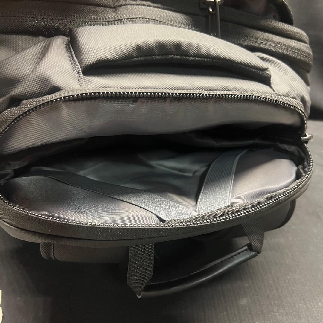 〇Of63 未使用 真空圧縮 バックパック トラベルバッグ