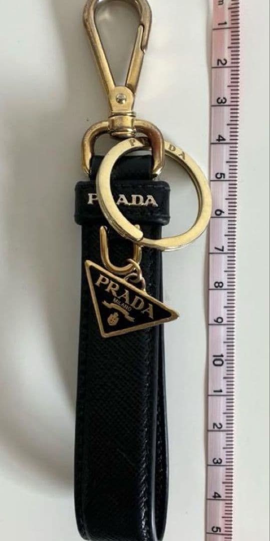 PRADA プラダ ブラック レザー キーホルダー ゴールド サフィアーノ