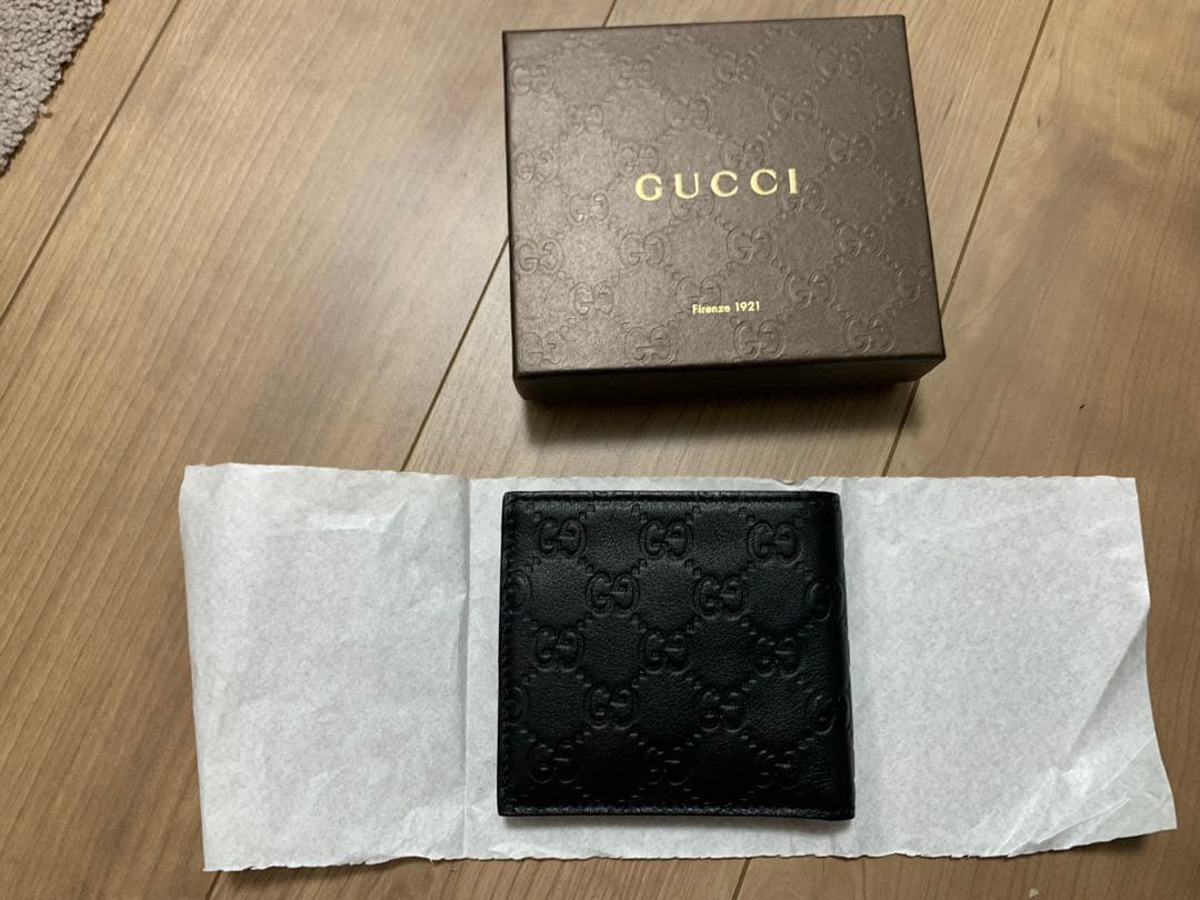 12/7限定価格　美品　GUCCI ブラックレザー 二つ折り財布
