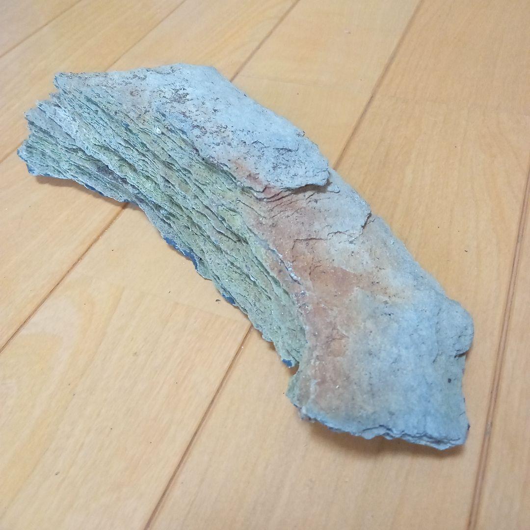 サヌカイト　カンカン石　手のひらサイズ　（石机上）