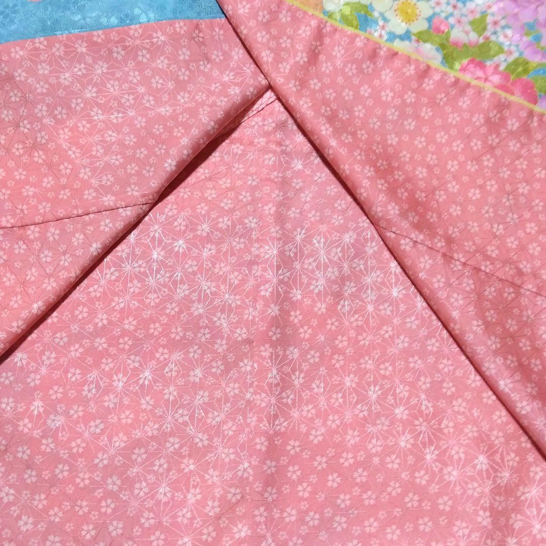 微かに煌めく桜の地紋に八重桜と藤の花々も艶っぽく華やかな7歳七五三向け祝い着