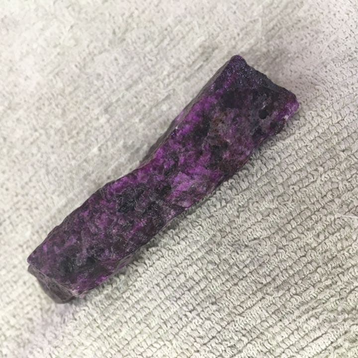 スギライト 杉石 原石 A 未研磨 約88g