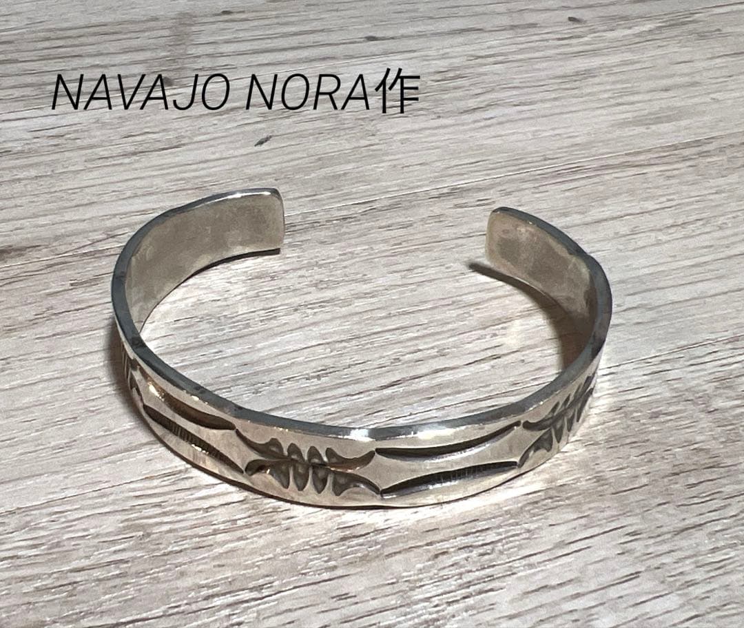 ナバホ族 NORA作 インディアンジュエリー Sterling バングル