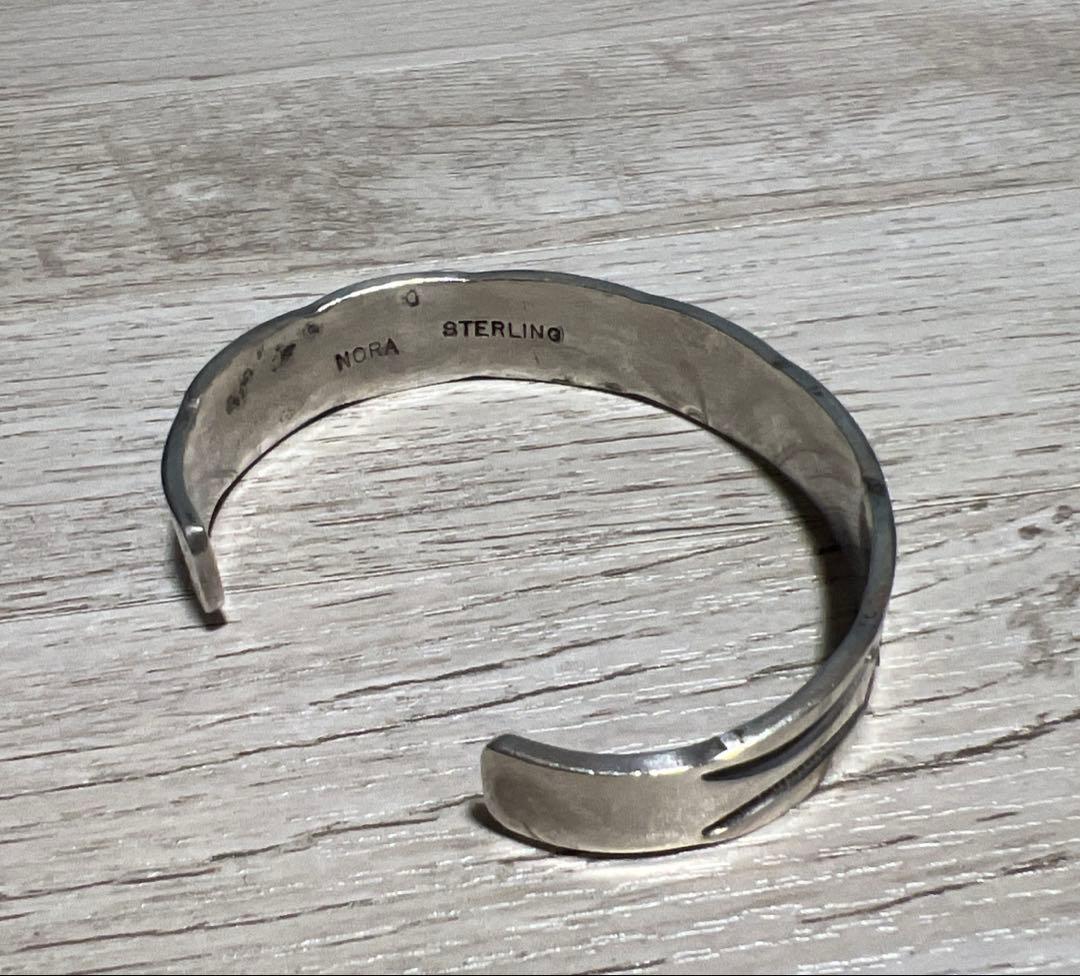 ナバホ族 NORA作 インディアンジュエリー Sterling バングル