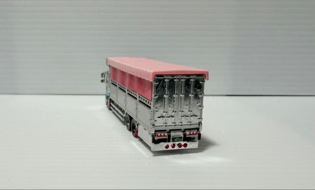 牛２頭付き ＵＤトラックスクオン　家畜運搬トラック　べこ車　トラックコレクション