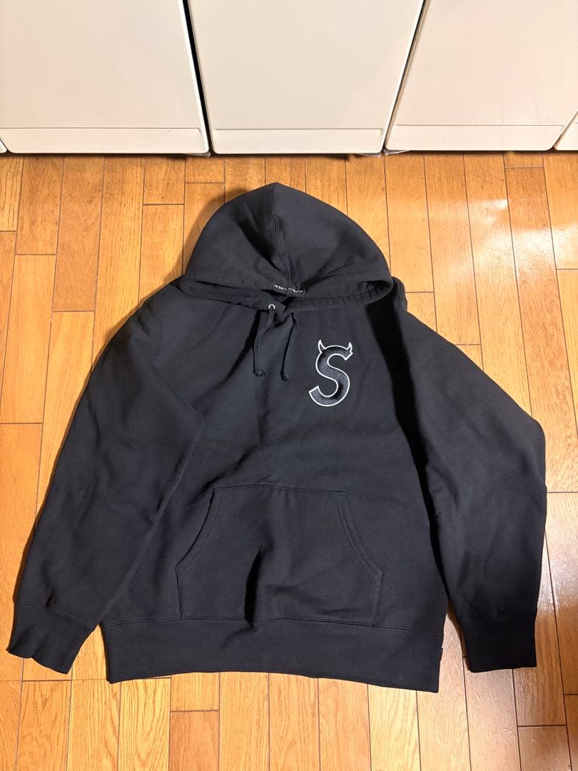 Supreme Sロゴツノパーカーブラック