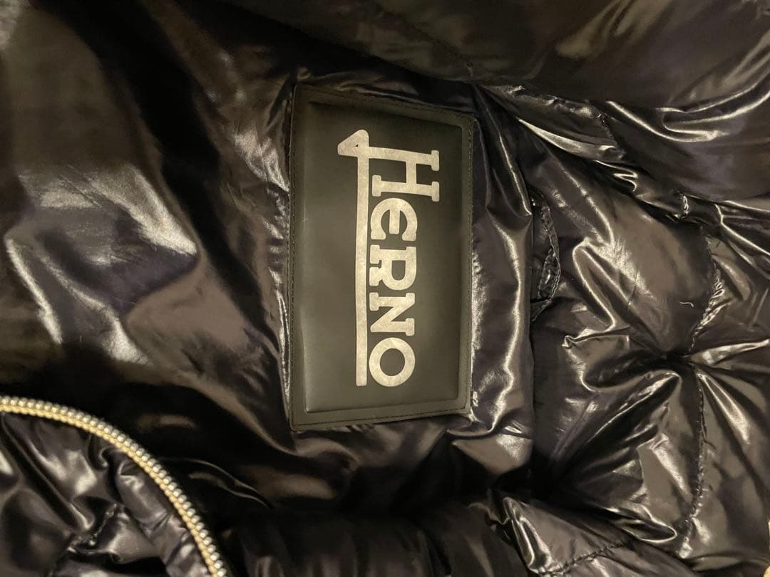 Herno ブラックダウンジャケット38
