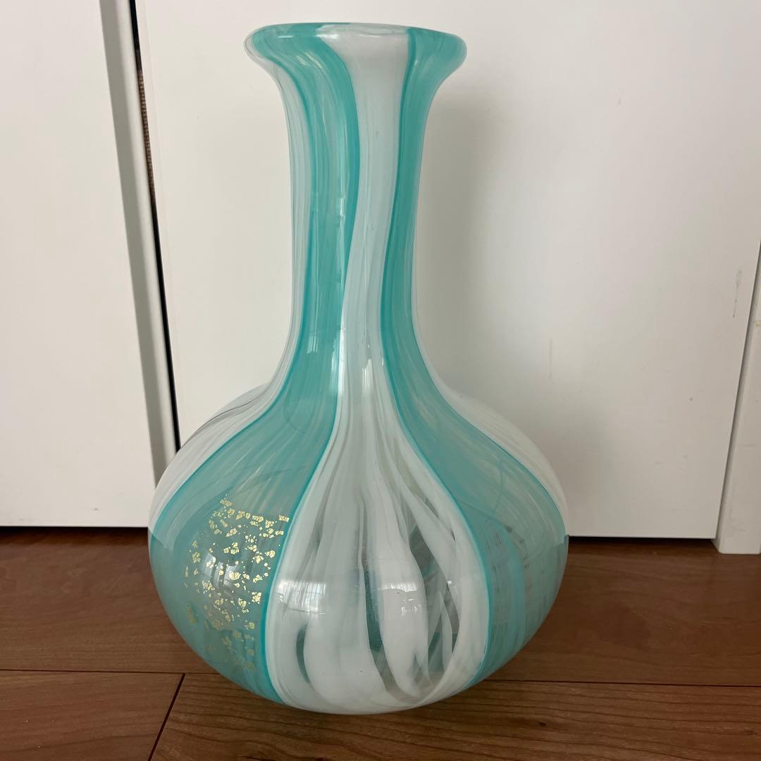 青と白のストライプ花瓶