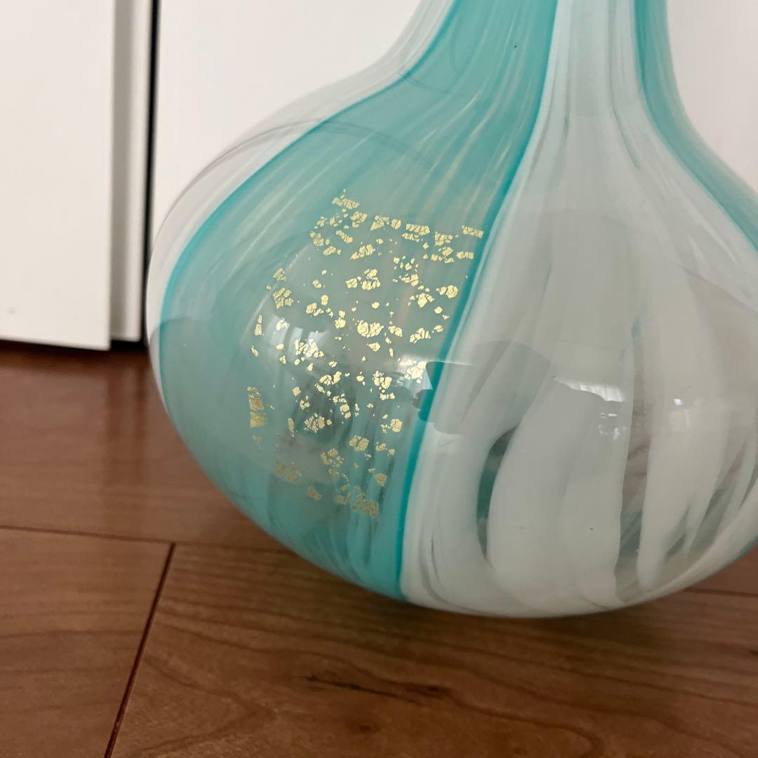 青と白のストライプ花瓶