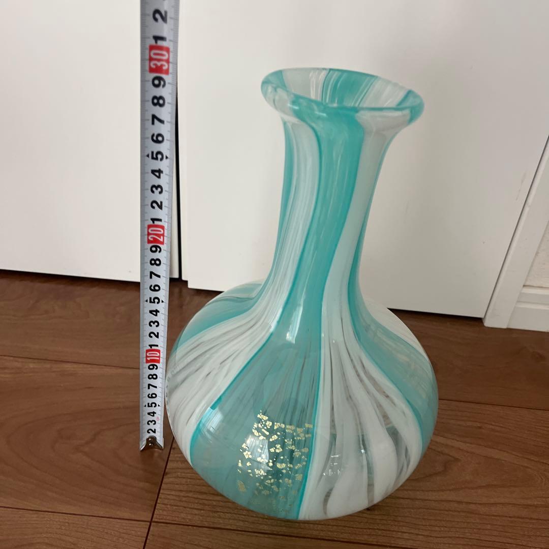 青と白のストライプ花瓶