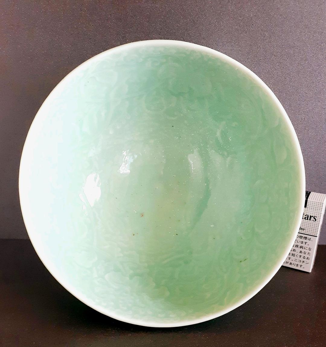 明治時代頃【加藤亮吉】在銘　青磁　陽刻　唐草文様　直径25.9cm　大鉢　伝世箱