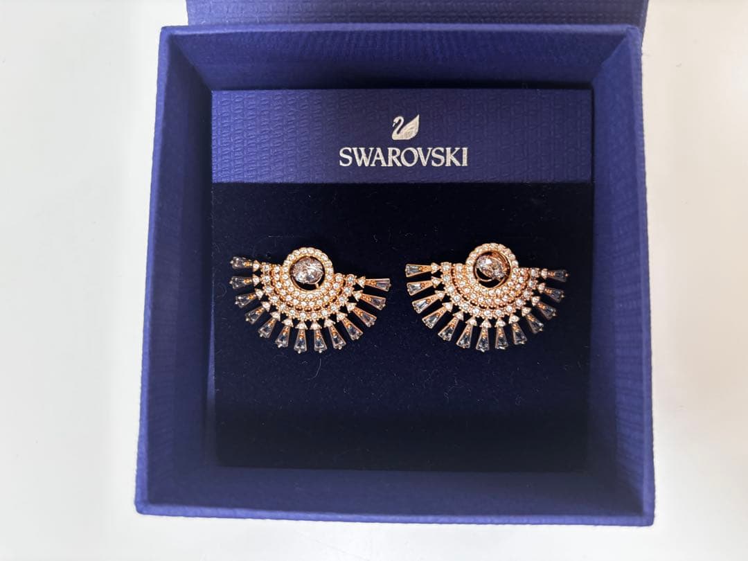 女優着用品✨️SWAROVSKI ピアス スパークリングダンスダイアルアップ