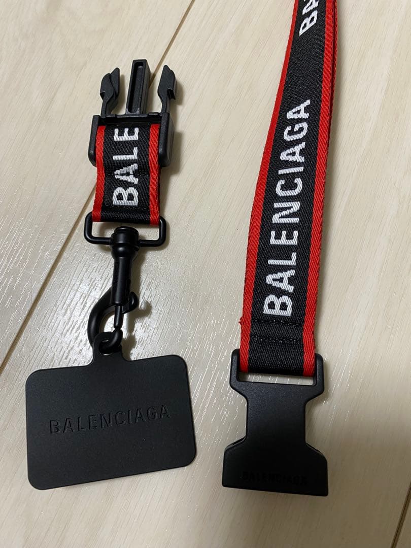 BALENCIAGA PHONE HOLDER ロゴネックストラップ
