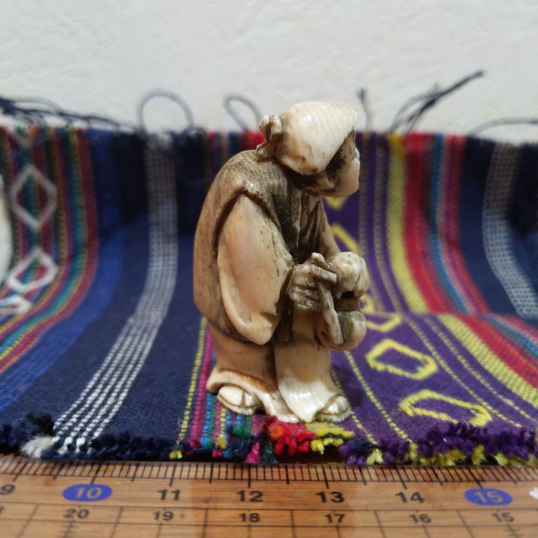 時代提げ物 人物根付 天然素材【翁】高さ約5cm 横幅約3.5cm 重さ約33ｇ