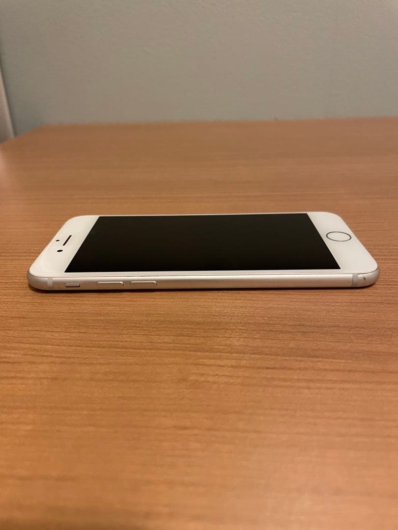 iPhone8シルバー64GBバッテリー76%