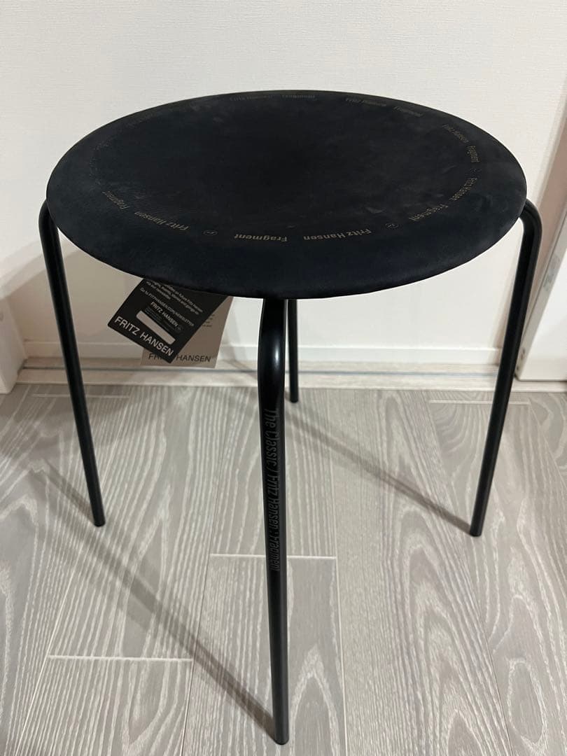 本日限定価格　FRITZ HANSEN FRAGMENT ドットスツール