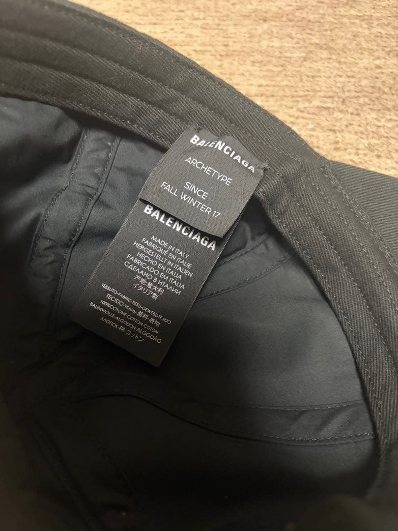 【1/28まで】新品巾着付[正規品] ★ BALENCIAGA ブラックキャップ