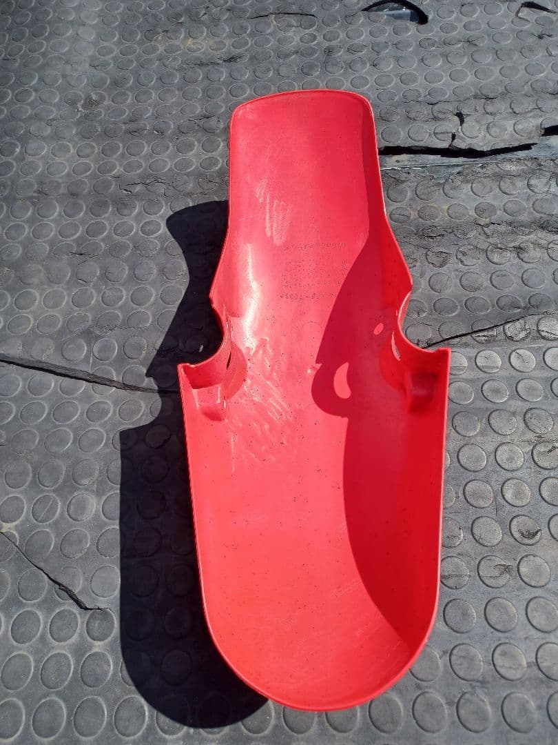 NSR250 MC28,21フロントフェンダー　赤　中古品