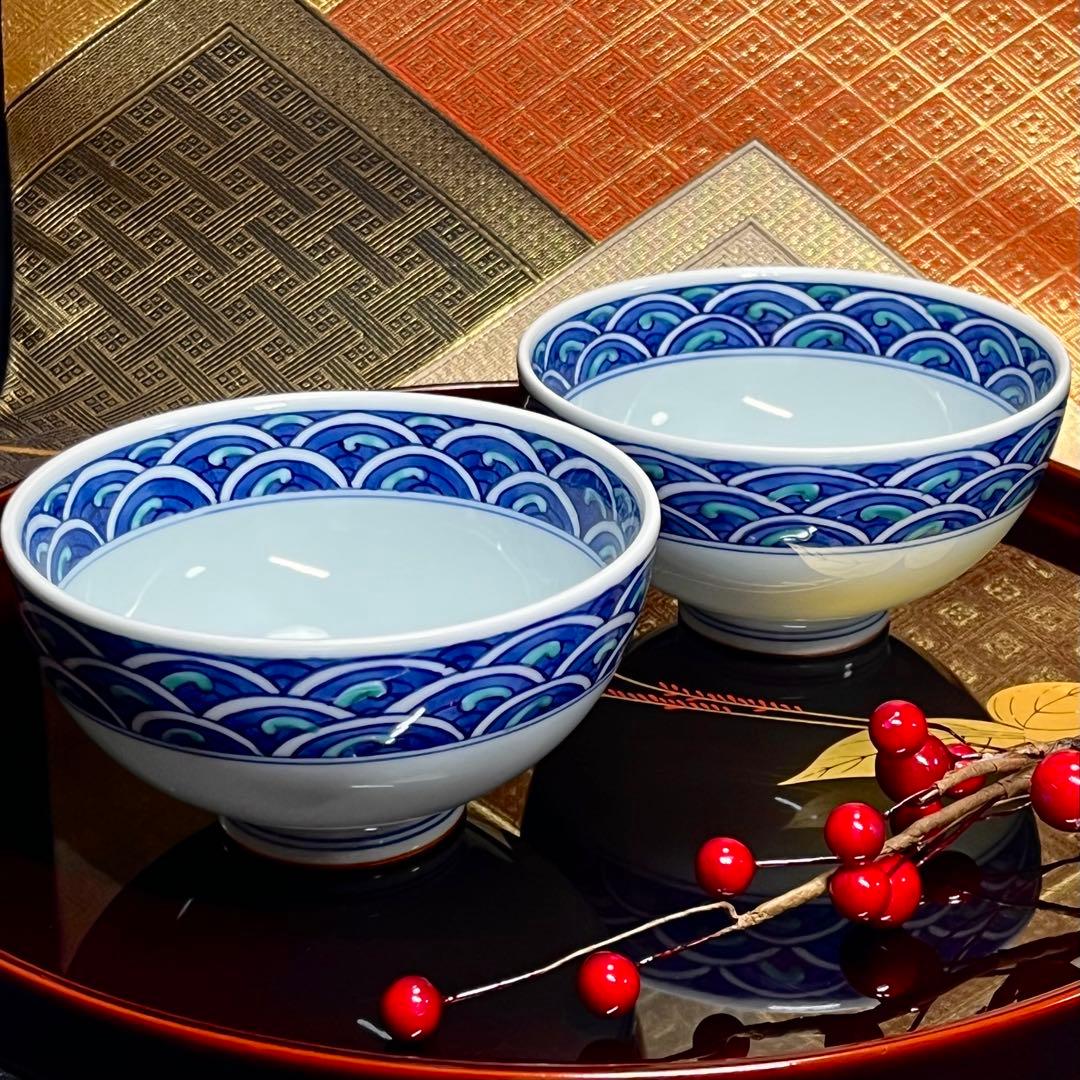 【新春の設えにも】 華山窯 華山萬右衛門 色絵染付青海波 小丼 ペア 総手描き