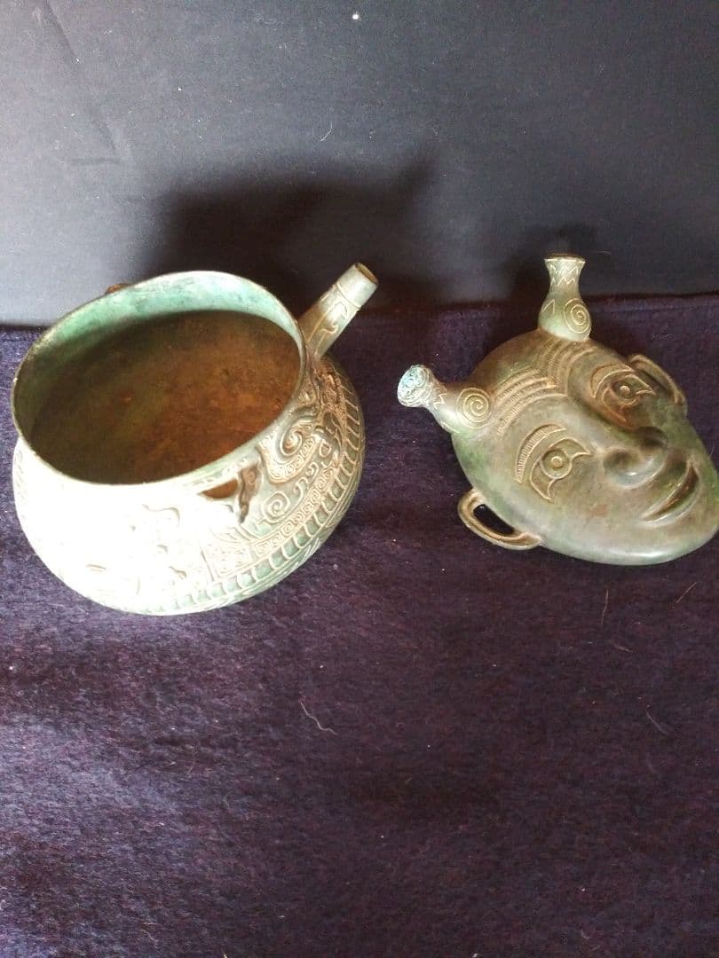 青銅器　人面龍紋か　レプリカ　NO.184