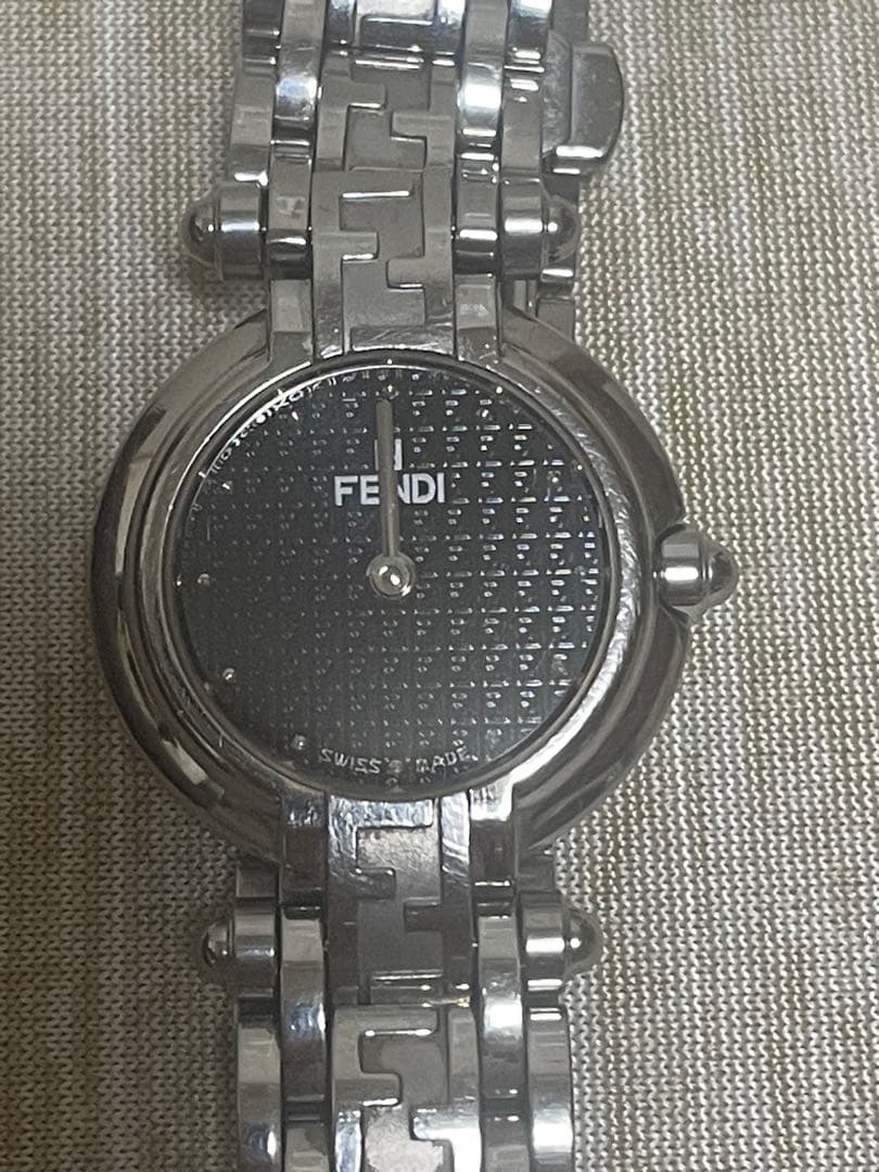 フェンディ 750L ズッカ シルバー 黒文字盤 QZ 腕時計