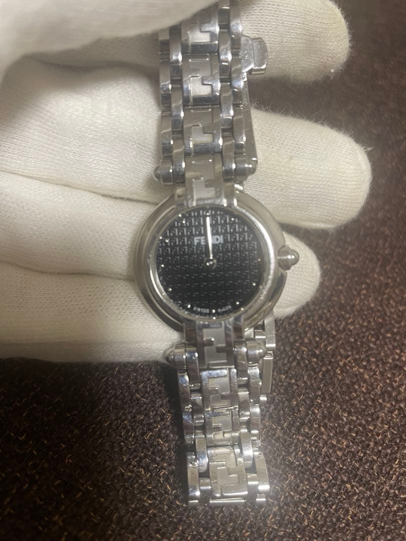 フェンディ 750L ズッカ シルバー 黒文字盤 QZ 腕時計