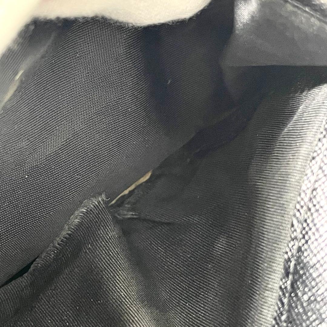 プラダ　PRADA 三つ折り財布　サフィアーノ　ブラック　黒　レザー　三角ロゴ